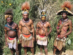 Papua Nová Guinea – kmen Huli – Tari